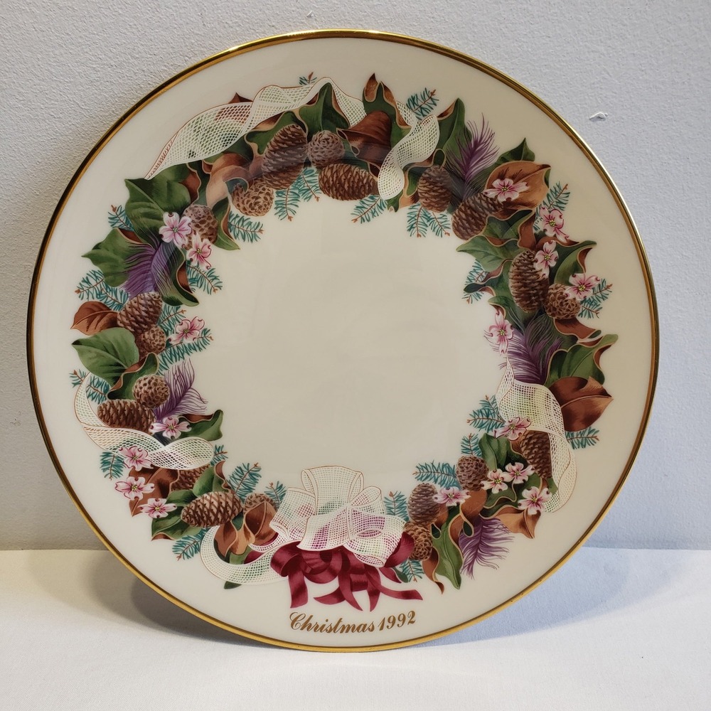 Lenox Wreath Plate 1992 North Carolina Colonial Christmas Ivory Gold